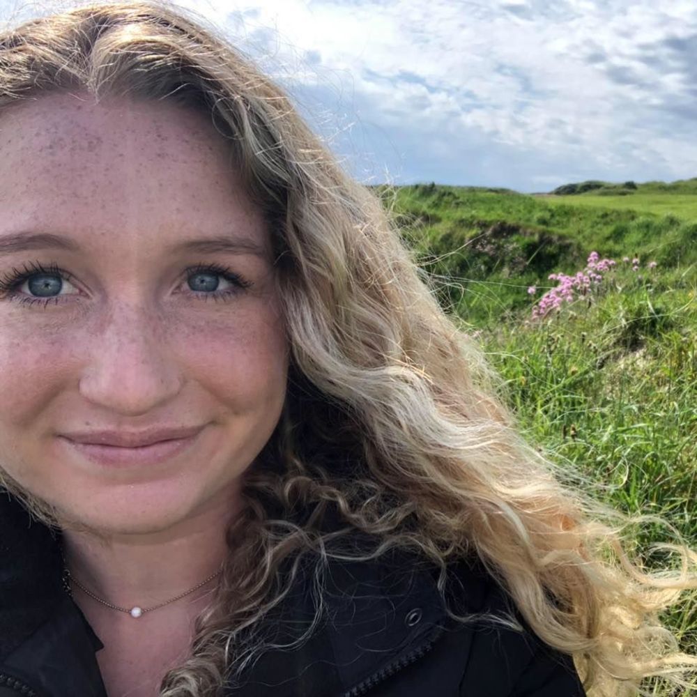 Meet your Posher, Alexis